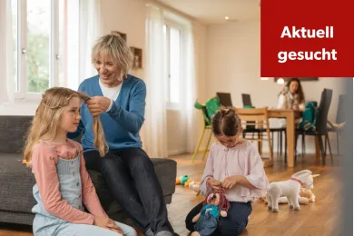 Eine freiwillige Person betreut die Kinder und untestützt die Familie.