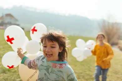zwei Kinder am spielen